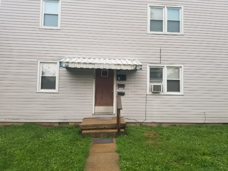 Primary Photo - 724 Summit Ave