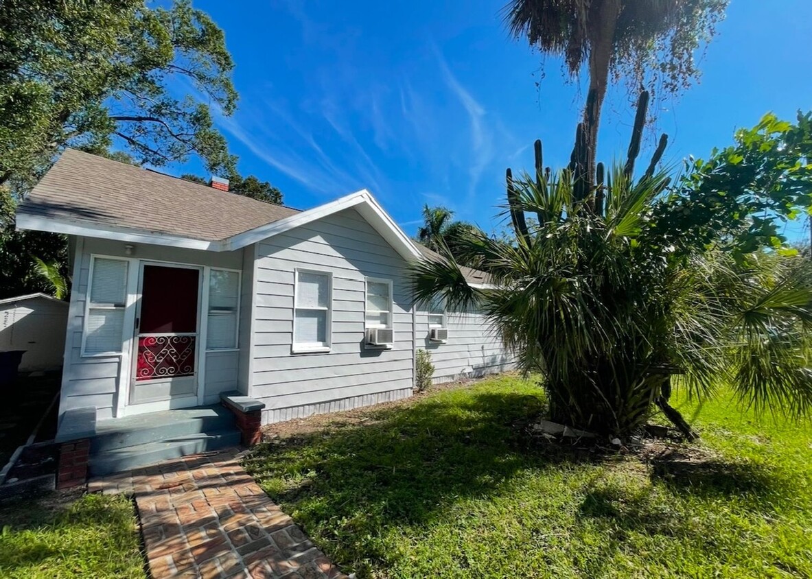 Primary Photo - Charming 2-bed/1-bath house for Rent In Br...