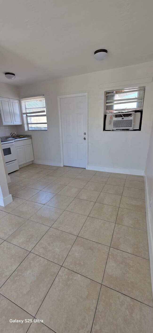 Foto del edificio - 145 SW 5th Ct