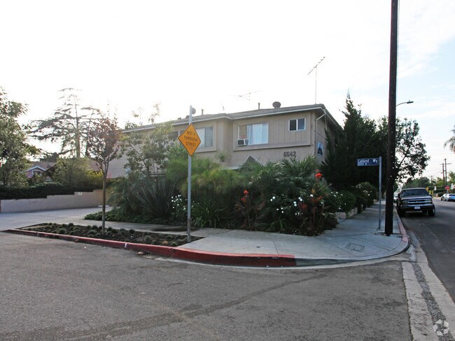 Foto del edificio - 1420 Seward St
