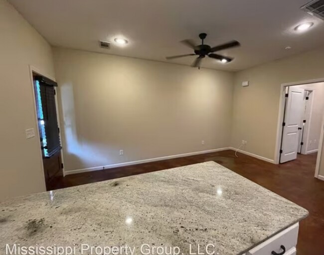 Foto del edificio - 1 BD/ 1 BA