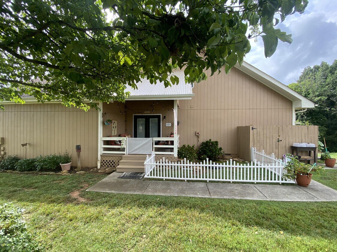 121 Tooweka Cir, Loudon, TN 37774 House Rental in Loudon, TN