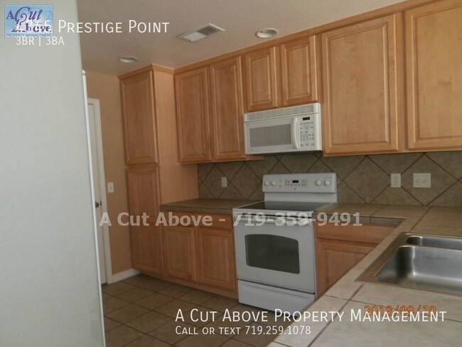 Foto del edificio - 3 Bedroom Townhouse Close to Ft. Carson wi...