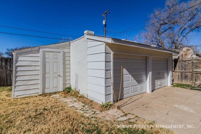 Building Photo - 1206 S. Travis St.