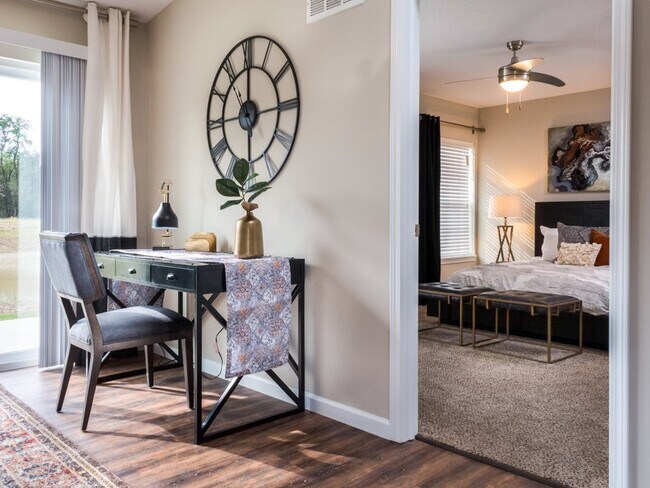 ¡Utilice el espacio flexible del estudio como oficina, espacio para hacer ejercicio y mucho más! - Redwood Ypsilanti