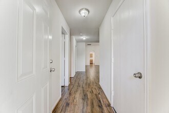 Building Photo - 13000 Lazy Ln