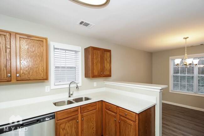 Foto del edificio - 6551 Snow Bird Ln