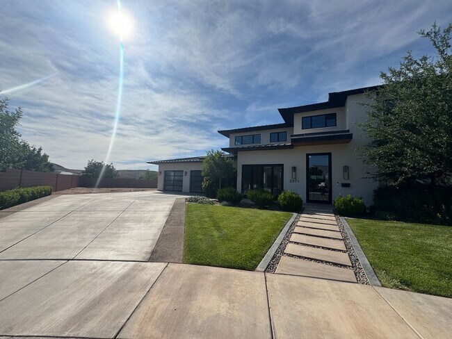 Foto del edificio - Custom Home in LITTLE VALLEY with Hair Studio