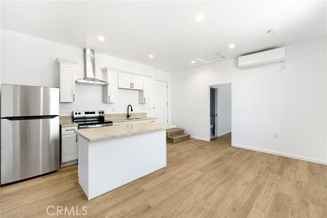 Foto del edificio - 1375 N Mentor Ave