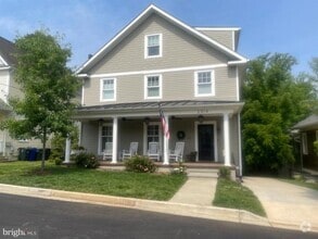 Building Photo - 2314 N Kenmore St