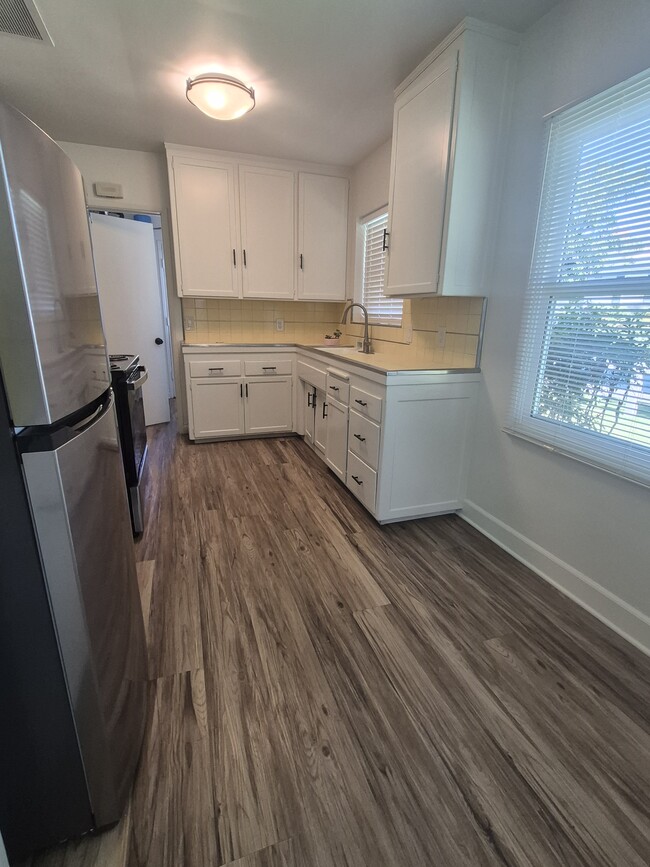 Cocina - 7357 Forest Ave