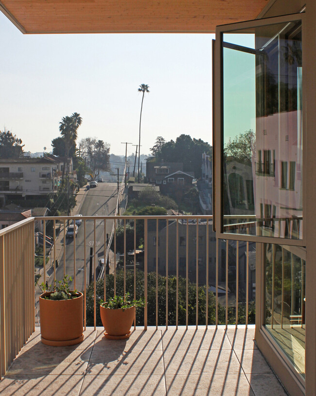 Building Photo - SuperBungalows™ on Marathon Street