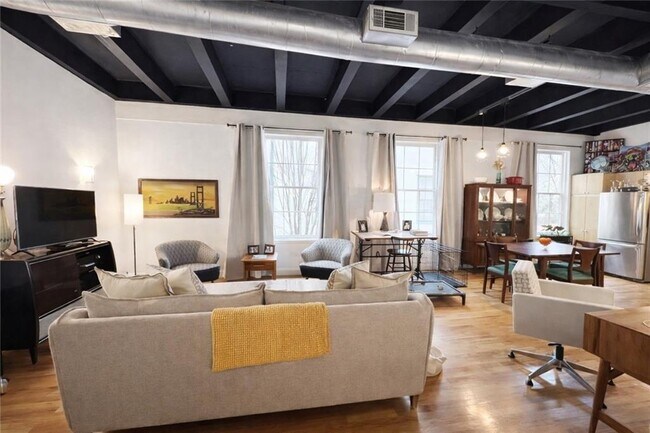 Foto del edificio - 1736 Liberty Ln