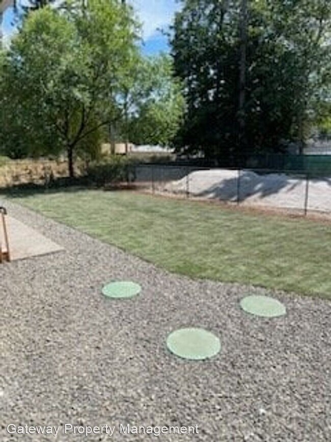 Building Photo - 3 br, 2 bath House - 90 E Lakeshore Drive ...