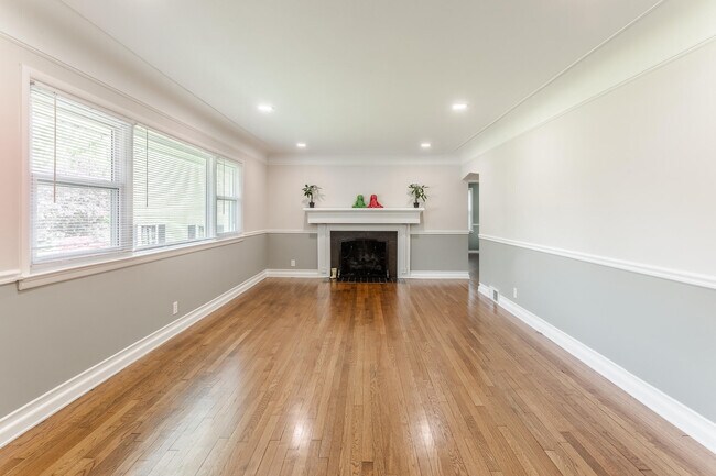 Foto del edificio - 2300 Devonshire Rd