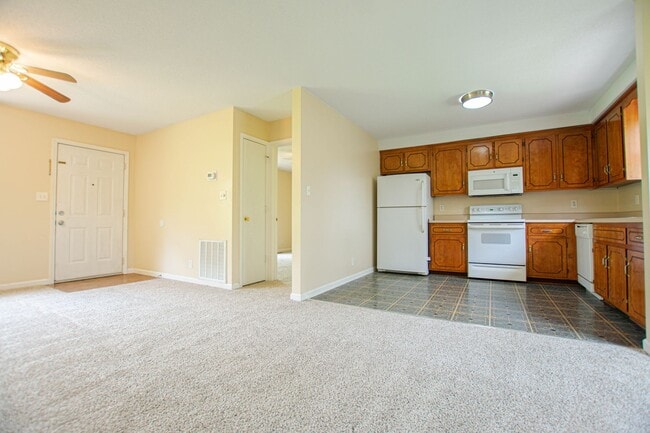 Building Photo - Three Bedroom with Unfinished Basement!