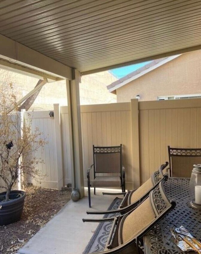 Primary Photo - BEAUTIFUL 2 Bedroom 2 Bath Home