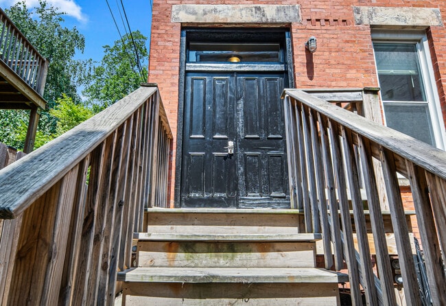 Building Photo - 2144 W Potomac Ave