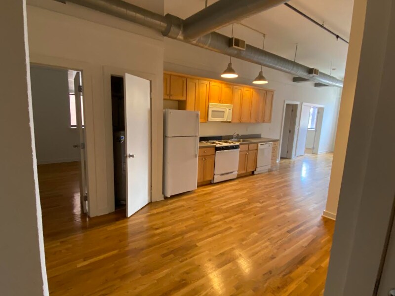 Primary Photo - 1015 Clinton St