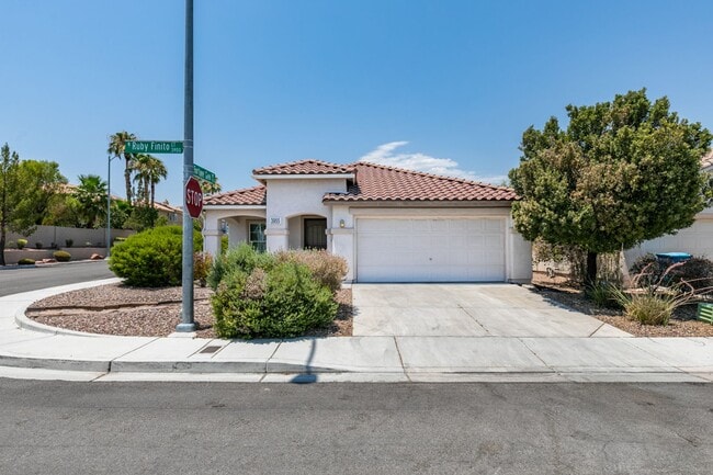 Building Photo - Charming home in North West!