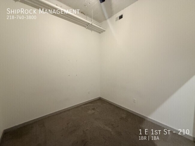 Building Photo - 1 E 1st St