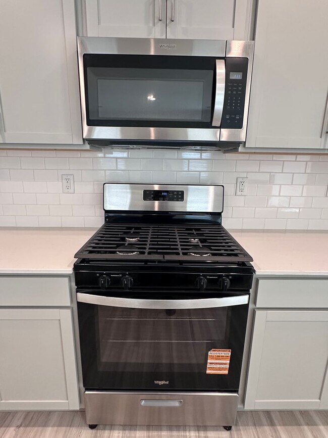 Foto del edificio - Brand-New 5-Bedroom Home in the Hamptons at Hickory with Modern Upgrades & Move-In Ready Comfort