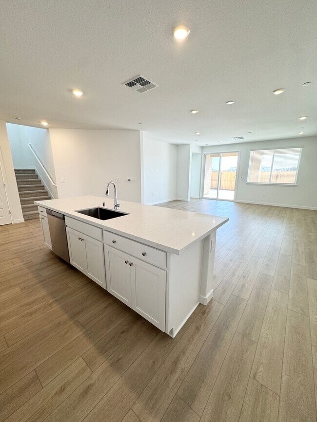 Building Photo - 5372 Island Yacht Wy