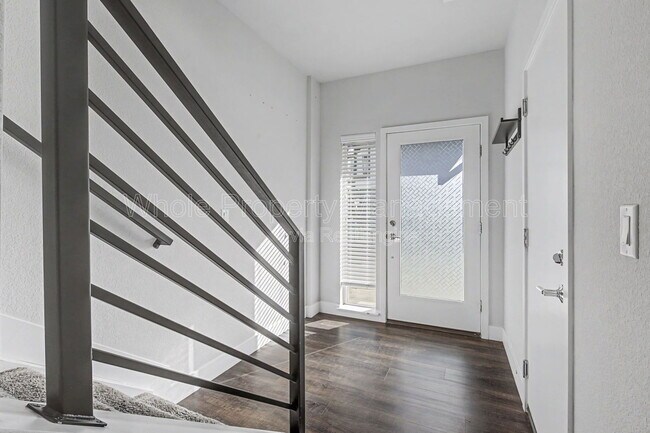 Foto del edificio - 5651 W 11th Pl