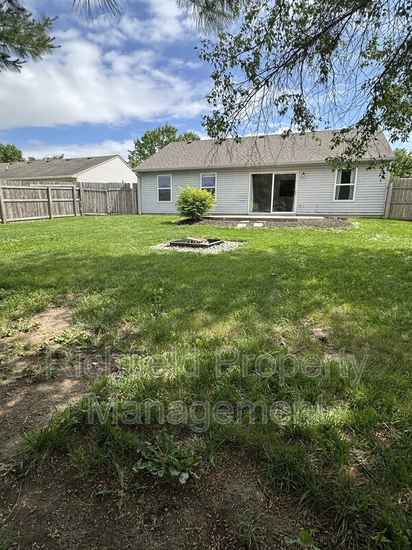 Foto del edificio - 1704 Crimson Ln