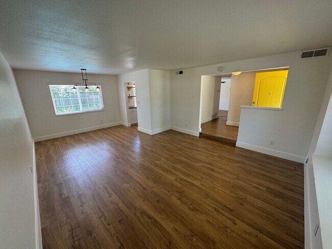 Foto del edificio - 4 bedroom | 2.5 bathroom | Fair Oaks with ...