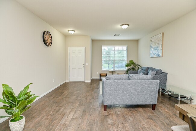 Foto del edificio - 15406 Key Crest Ln