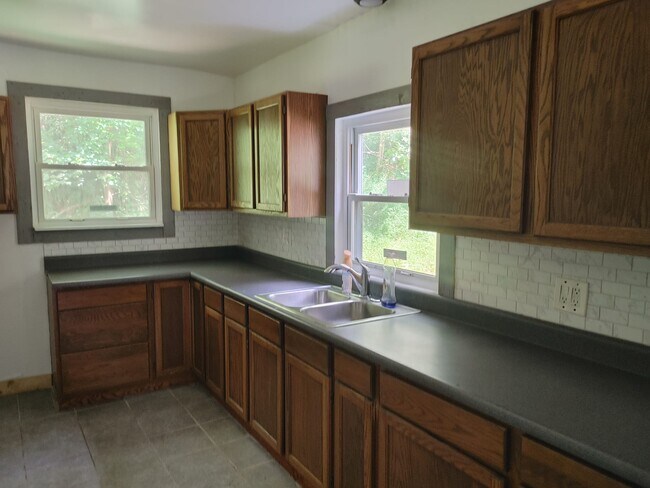 Building Photo - 1510 Schweitzer Rd