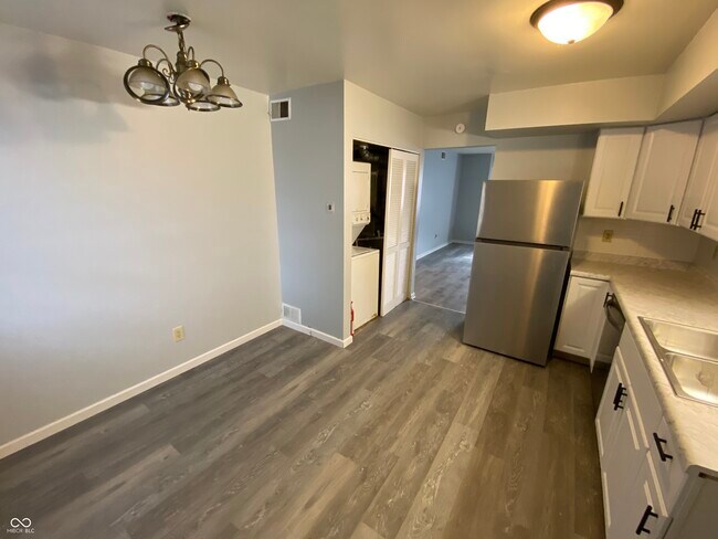 Foto del edificio - 1329 Millerwood Ct