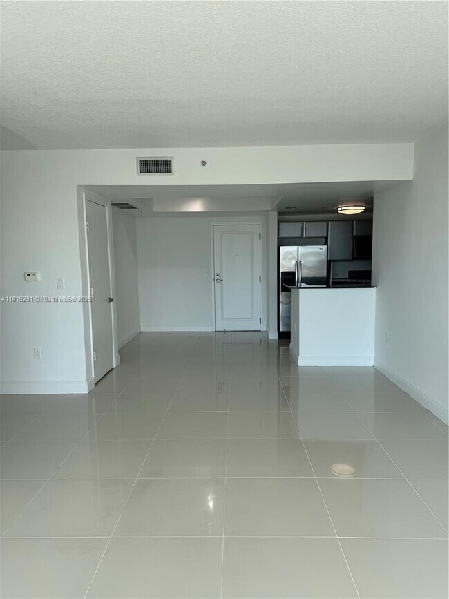 Foto del edificio - 1861 NW S River Dr