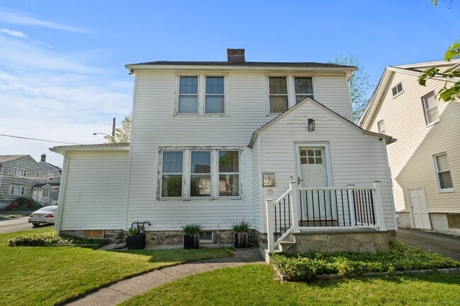 Foto del edificio - 15 Overland Ave