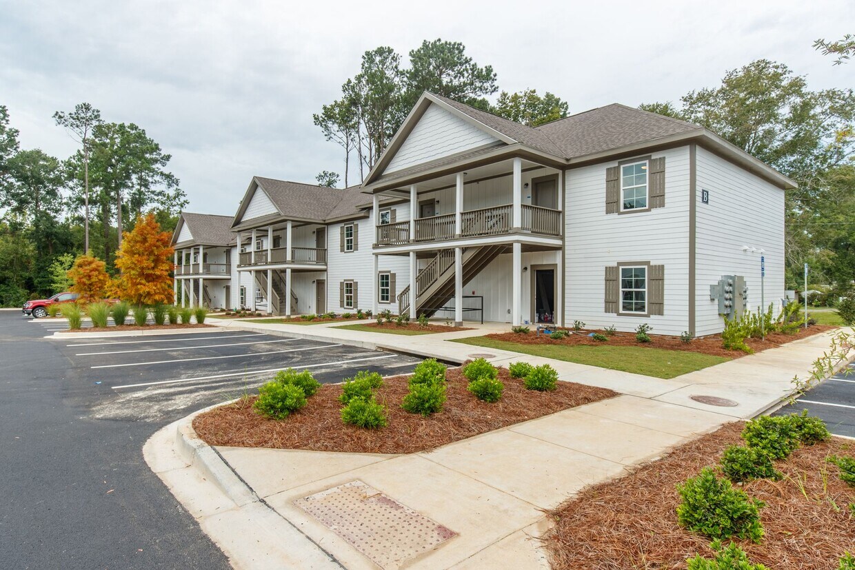 Primary Photo - 2 Bedroom/2 Bath Apartment near VSU!!!