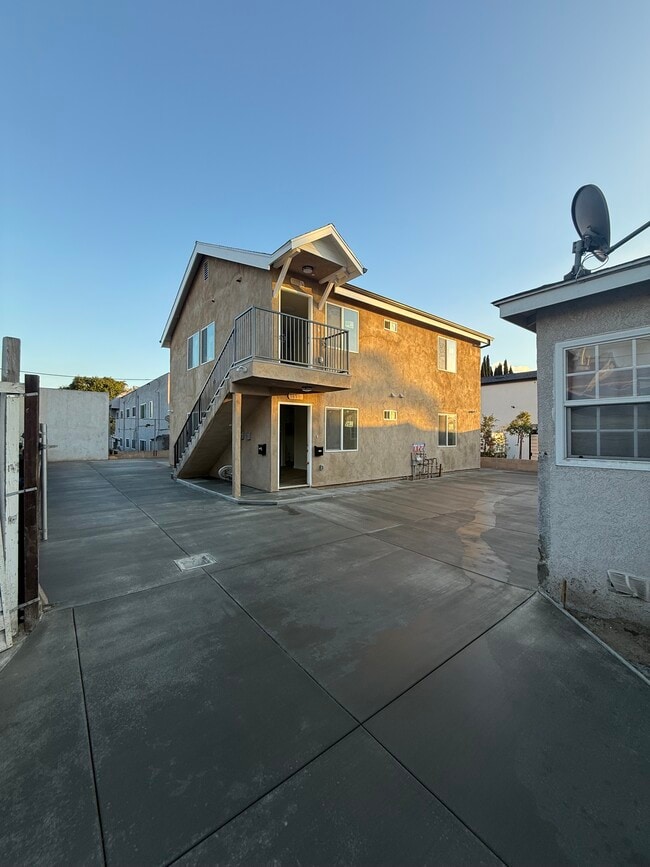 Building Photo - 1653 W 204th St