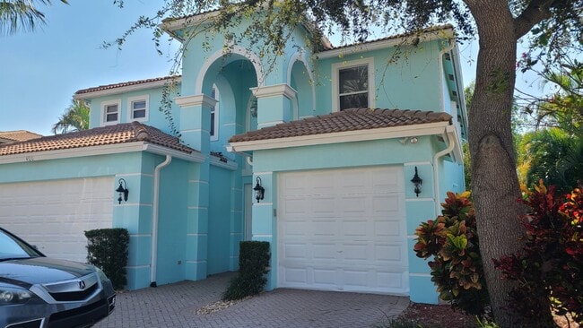 Building Photo - 400 SW 15th Dr