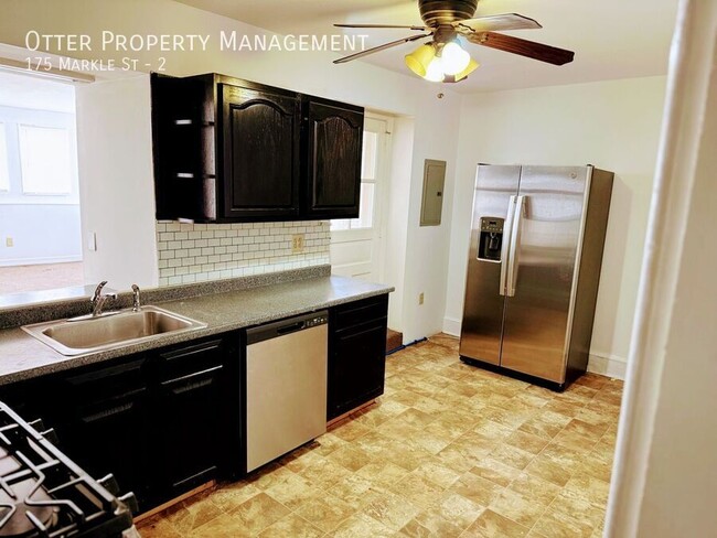 Foto del edificio - 3BR/2BA Spacious Manayunk Apt with Washer/...