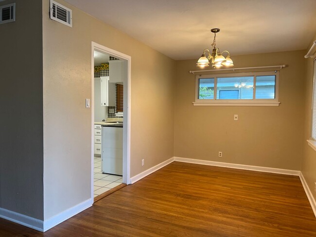 Foto del edificio - 22 Fairmont Dr