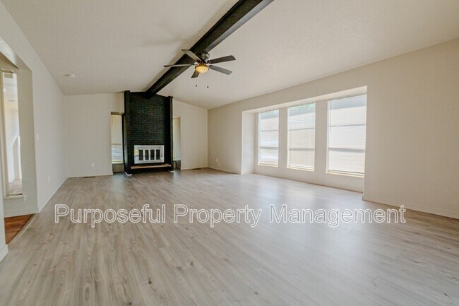 Foto del edificio - 501 N Peniel Ave