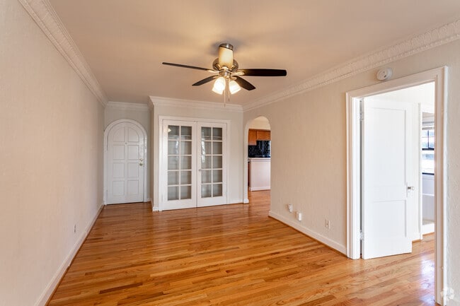 1HAB, 1BA 02 - 675 ft² - Plaza Apartment Center