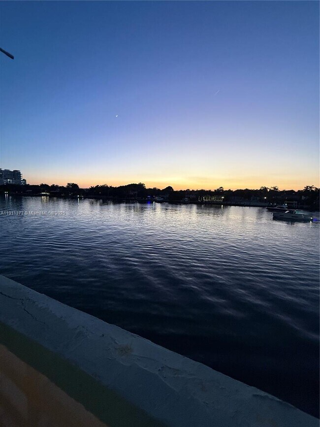 Foto del edificio - 6484 Indian Creek Dr