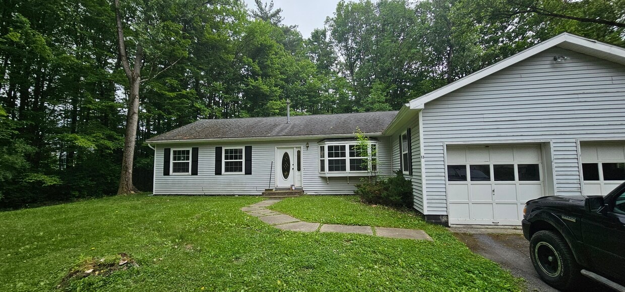 Primary Photo - 13 Cardinal Dr