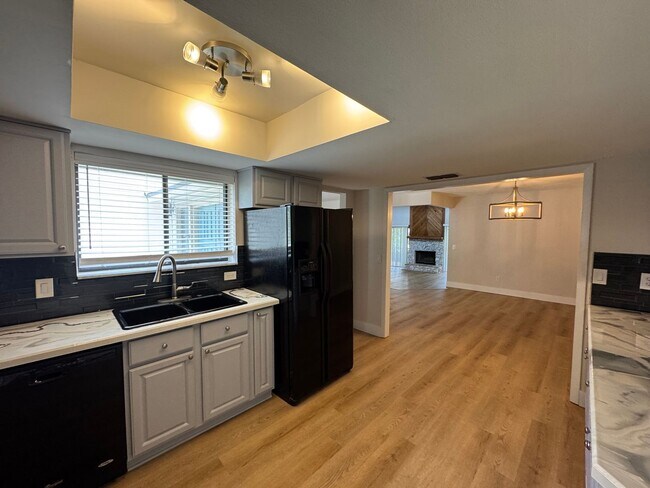Foto del edificio - Tropical Elegance in East Orlando: A Priva...