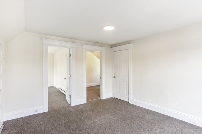 Building Photo - 65 Blakeman Pl