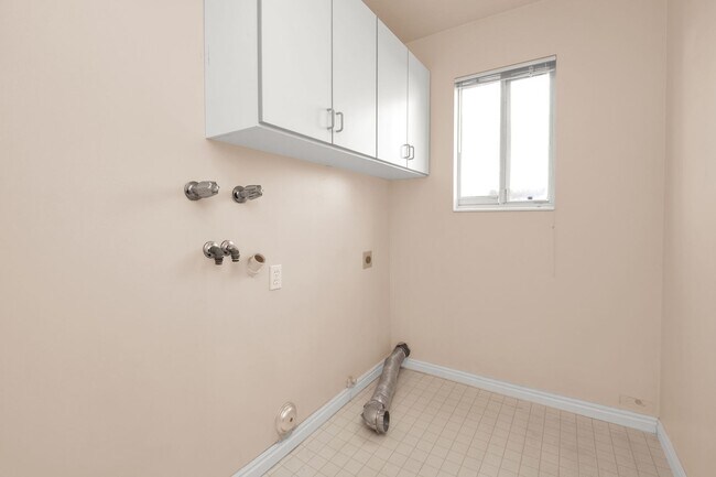 Foto del edificio - 2070 N 650 W