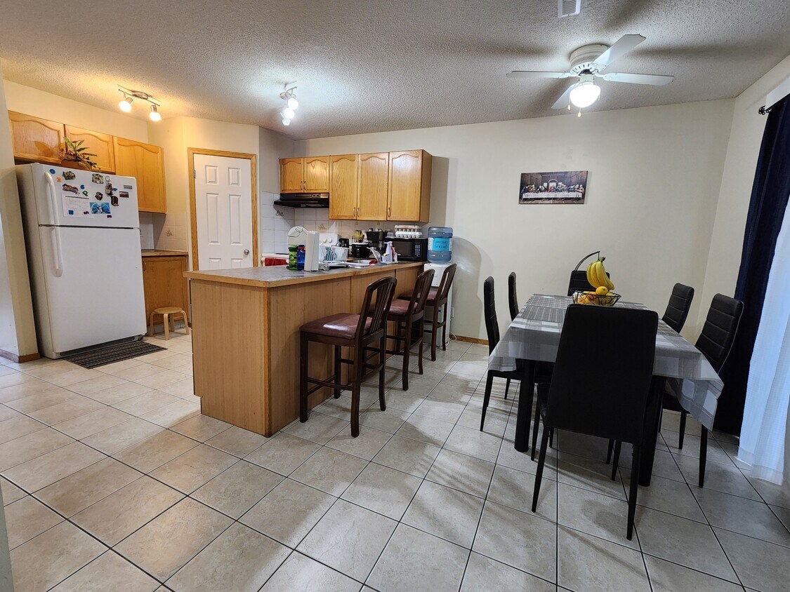 Photo principale - 227-223 3 Ave