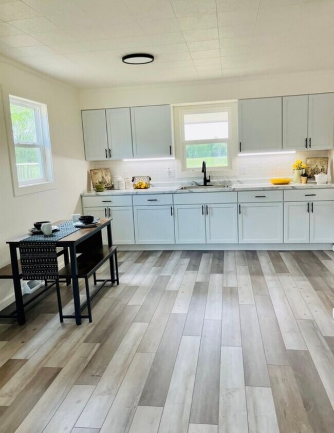 Building Photo - 3039 Lawson Dr
