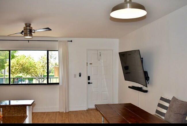 Building Photo - 1627 Meadows Cir W